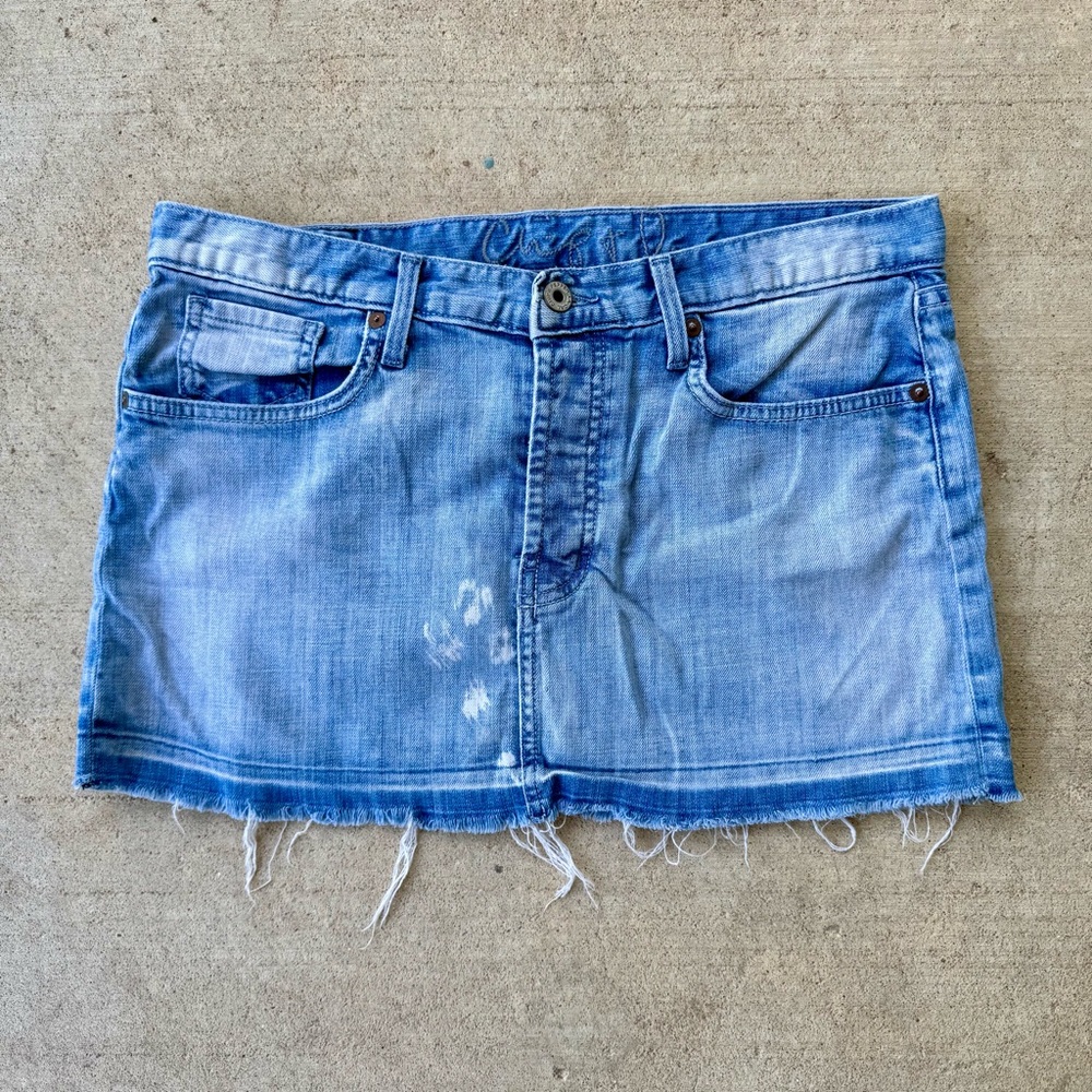 CHIP & PEPPER Mid 2000s Distressed Blue Denim Mini Skirt Size 33”